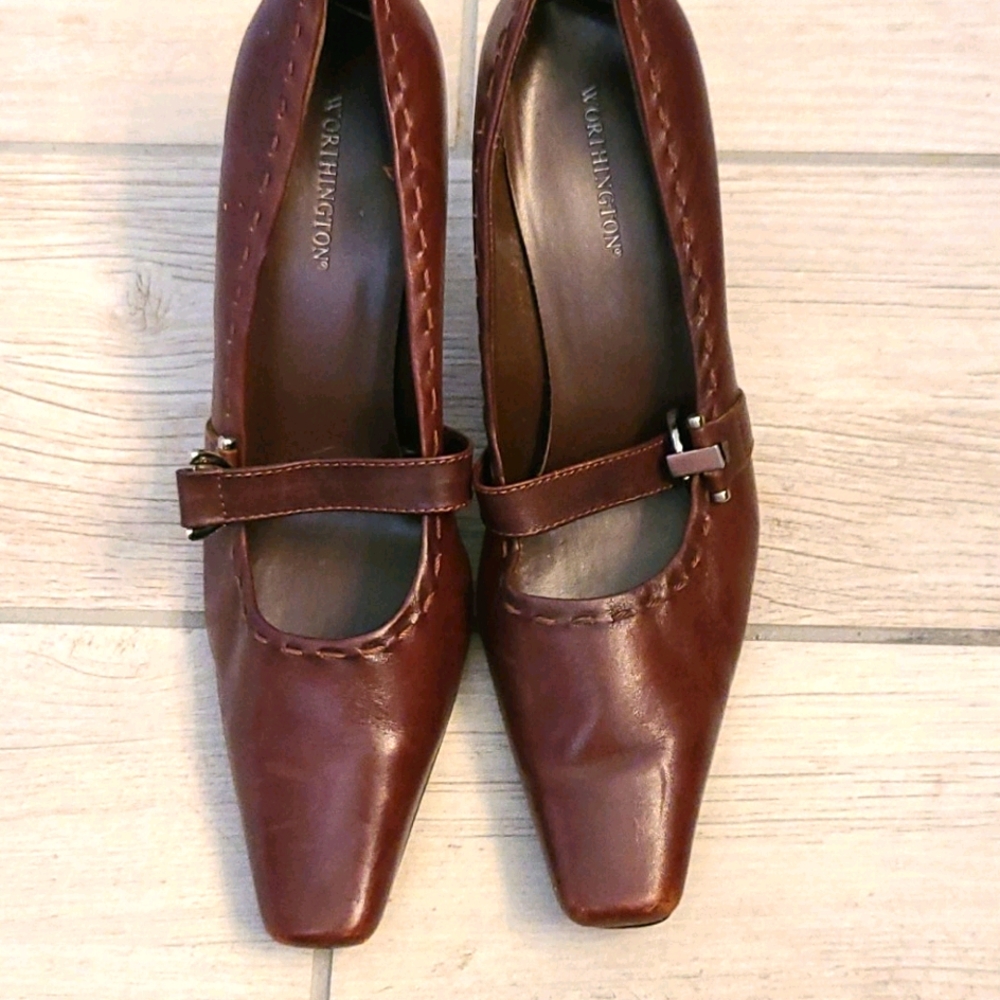 Worthington brown pumps